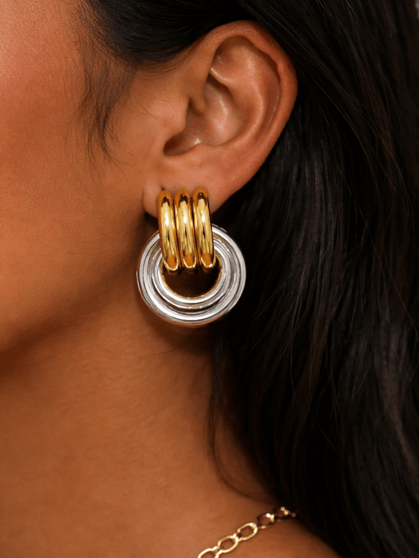 ELARA CONTRAST HOOPS